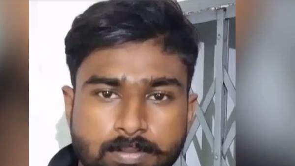 അര്ദ്ധ നഗ്നനാക്കി