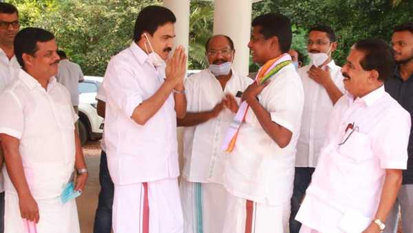 അന്വര് മുണ്ടേത്തും 200 പേരും