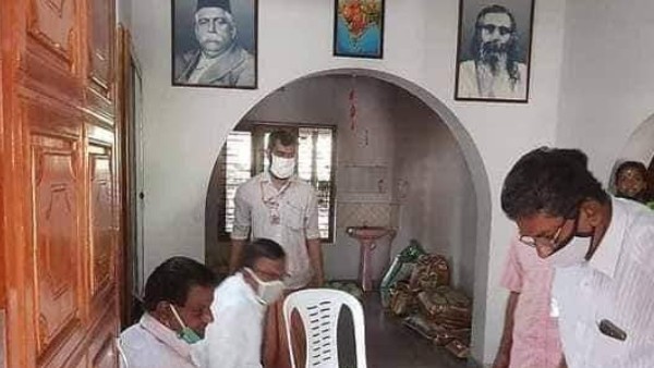 സിപിഎം നേതാക്കള് പങ്കുവച്ചു