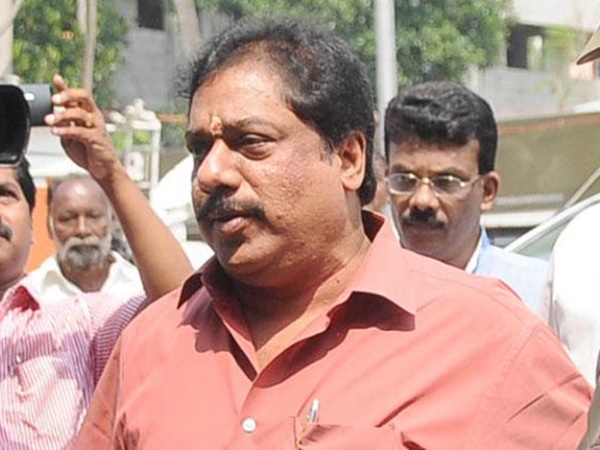 ചെന്നിത്തലയും ഭാര്യയും വിളിച്ചു