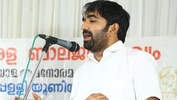 സ്വയം പിന്മാറി ചാണ്ടി ഉമ്മൻ