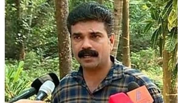 മാധ്യമങ്ങള്ക്ക് മുന്നില്