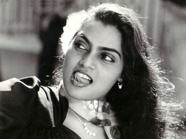 ചാരായ വില്പ്പനക്കാരി