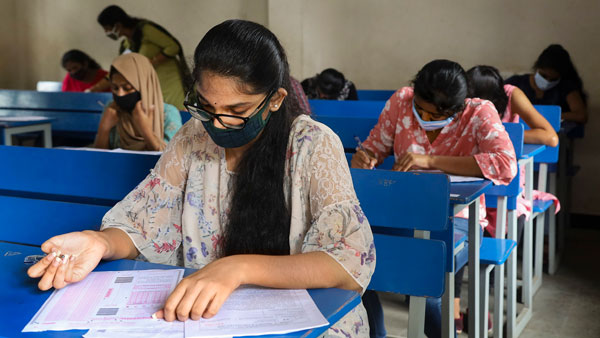 പകുതി വീതം വിദ്യാര്ത്ഥകള്