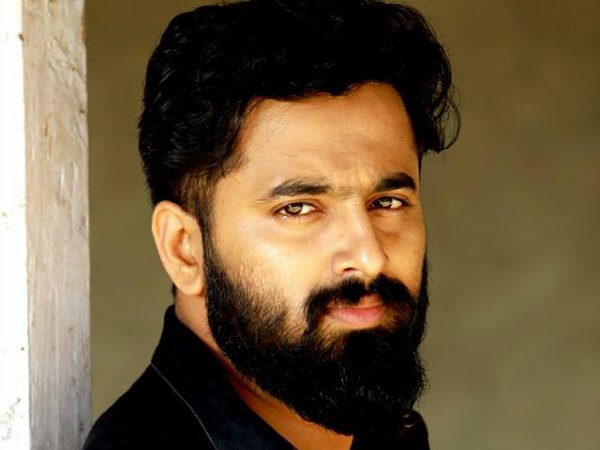 ഫീസടയ്ക്കാൻ ആവശ്യപ്പെട്ടു