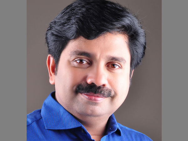 കൈ ഉയര്ത്താന് ആര്?