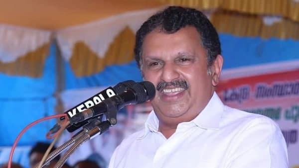 മുരളീധരനെ വിളിക്കൂ...