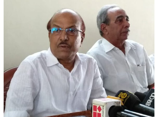 പൊട്ടിച്ചിരിച്ച് മറുപടി