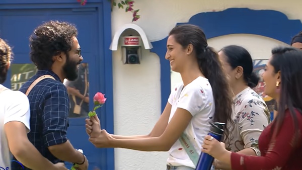 പ്രണയം പറയുന്നു