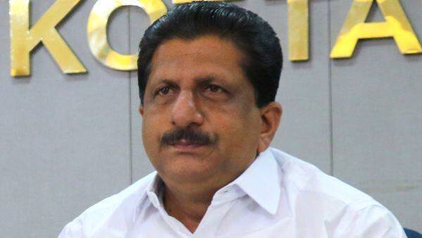 മോൻസും തോമസ് ഉണ്ണിയാടനും