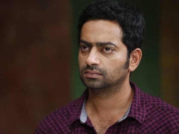 അഭിലാഷേ... മുപ്പത് സെക്കന്റ്...