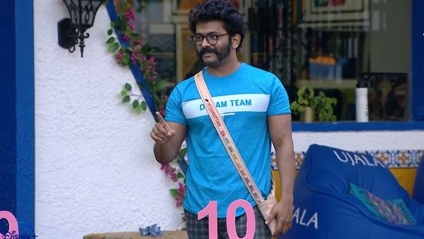 നാട്ടില് എങ്ങനെയാണോ