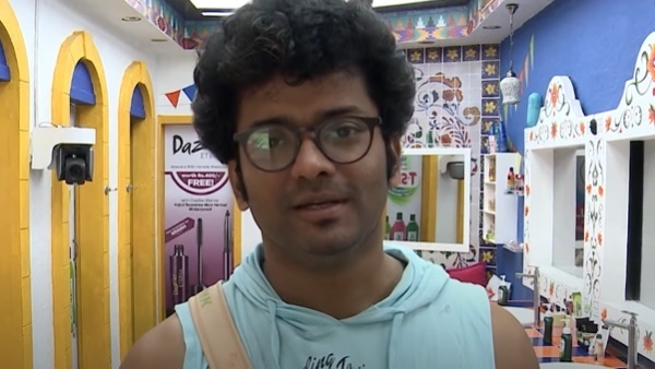 മലയാളികളിൽ നിന്ന് അകറ്റി