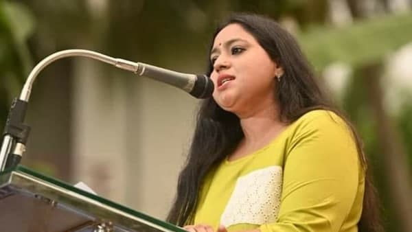 പൊതു സമൂഹത്തിലേക്കാണ്