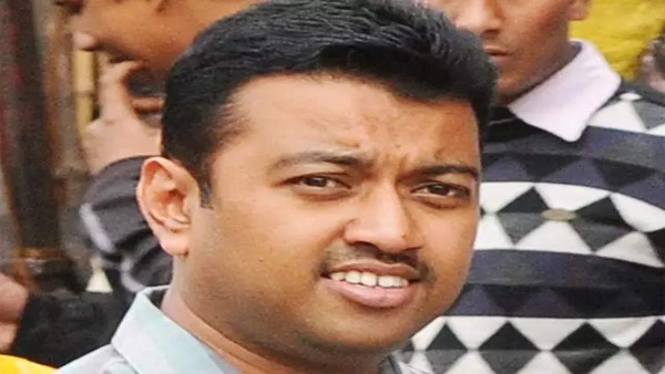 30 എംഎല്എമാരും 2 എംപിമാരും
