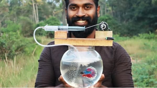 മല്ലു ഫാമിലി, എം ഫോര് ടെക്