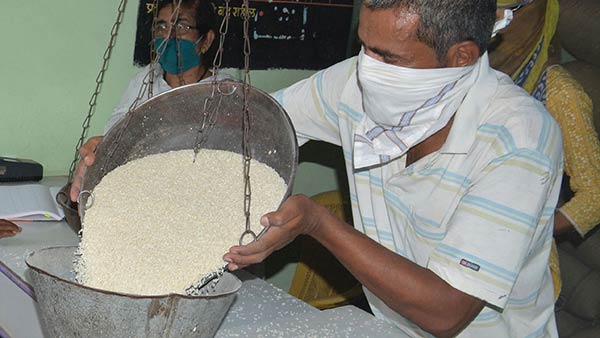 അനർഹമായി മുൻഗണനാ റേഷൻ കാർഡ്