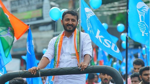 സദാചാര പോലീസാണ്