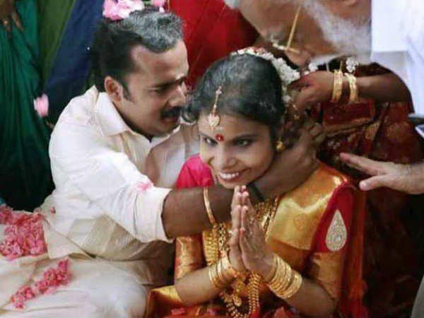 പാടുമ്പോഴും നിയന്ത്രണങ്ങൾ വെച്ചു