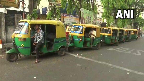 കൊൽക്കത്തയിൽ പണിമുടക്ക് പുരോഗമിക്കുന്നു