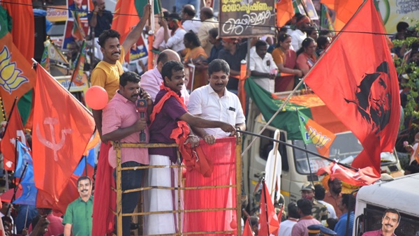 കഴിഞ്ഞ തിരഞ്ഞെടുപ്പില് ഇടത് സ്വതന്ത്രനായി മത്സരിച്ച