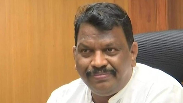 തിർന്ന എം എൽ എമാർ നേതാക്കളുമായി ചർച്ച