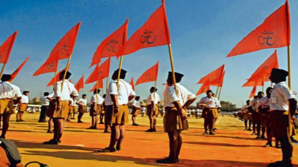 പി എഫ് ഐയെ ഉള്ളതിലും വലിയ ഒരു ഭീകരസ്വത്വമാക്കി