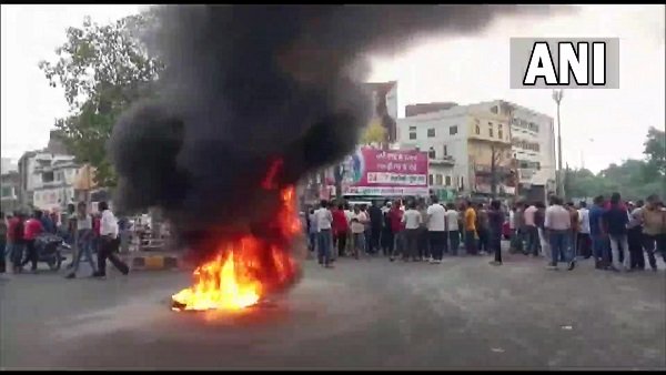 മുഹമ്മദ് താഹിർ എന്ന വ്യക്തിയിലൂടെയാണ് റിയാസ് അട്ടാരി ബി ജെ പി