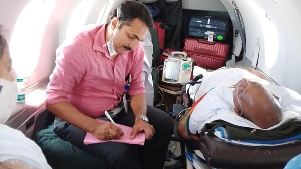 അപ്പോൾ തന്നെ അപ്പോളോയിൽ നിന്ന് ഡോക്ടർമാർ