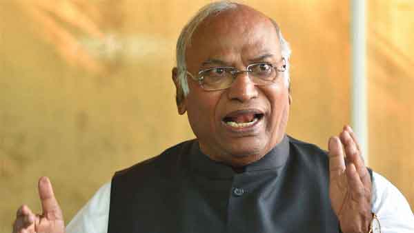 പ്രവർത്തക സമിതിയിലേക്കുള്ള 12 അംഗം
