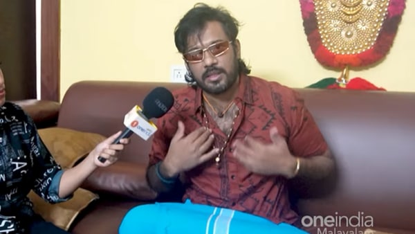 പെണ്ണുങ്ങൾക്ക് മാത്രമല്ല ശമ്പളം കൊടുക്കേണ്ടത്