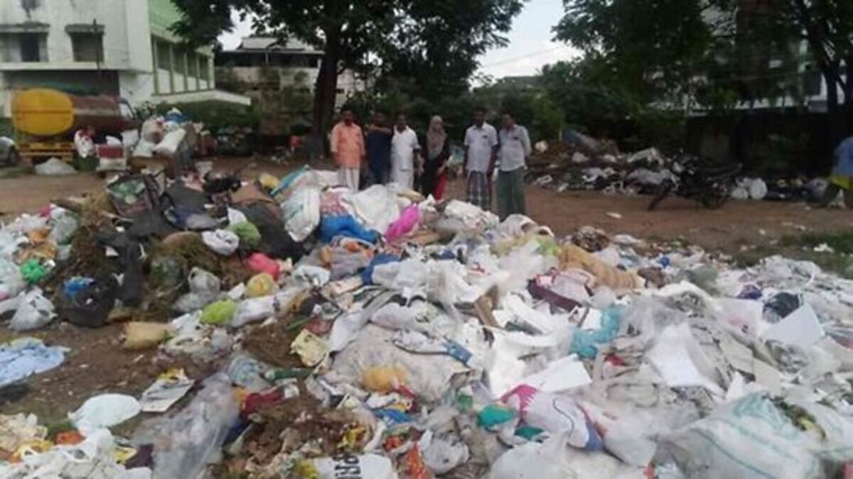 A reward of Rs 2500 will be given for information about dumping of garbage on public roads