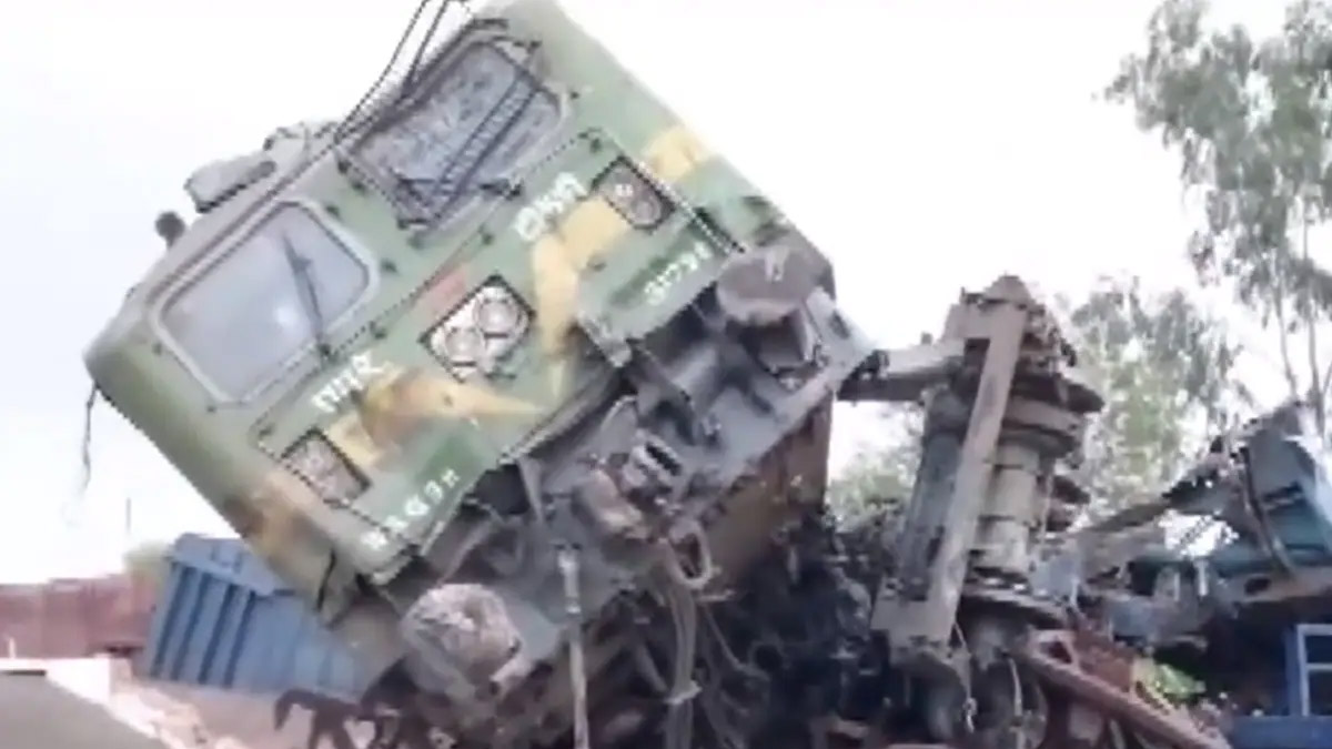 Two goods trains collide in West Bengal, Loco pilot injured, check