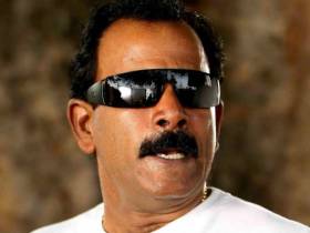 മേജര്‍ രവി എന്ന എക്സ് മിലിട്ടറിയുടെ മെഴ്സിഡിസ് എ ക്ലാസ്